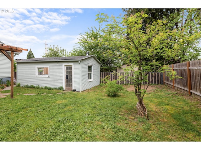 view of yard featuring a fenced backyard and an outdoor structure