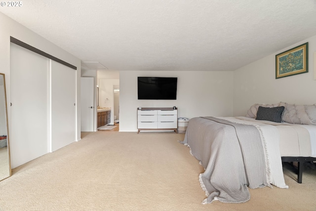 16190 SW Theresa Ct, Beaverton, OR 97007 - bedroom with light colored carpet, a textured ceiling, ensuite bathroom, and a closet