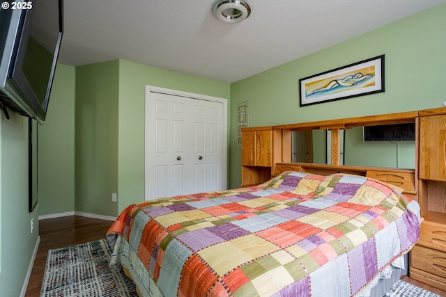 bedroom featuring hardwood / wood-style flooring, a closet, and a textured ceiling