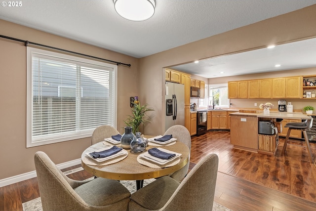 dining space featuring recessed lighting, visible vents, baseboards, and dark wood finished floors