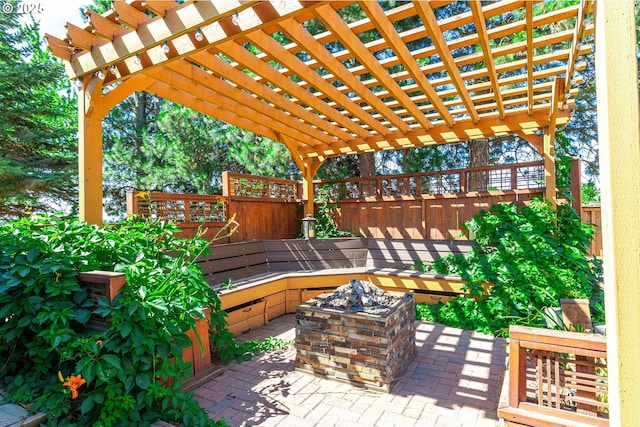 78613 Powerline Rd, Hermiston, OR 97838 - fenced backyard with an outdoor fire pit, a patio area, and a pergola