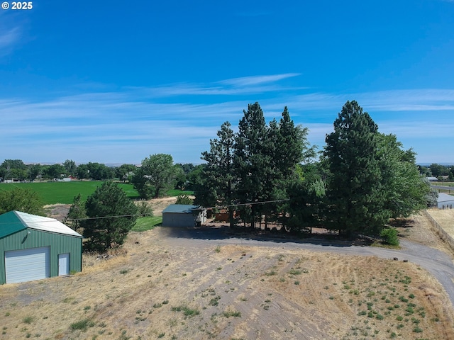 78613 Powerline Rd, Hermiston, OR 97838 - view of yard with an outbuilding and a garage