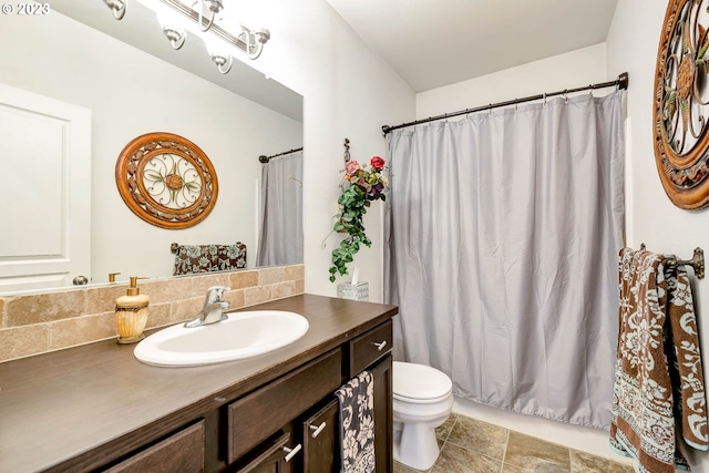 full bathroom featuring curtained shower, toilet, and vanity