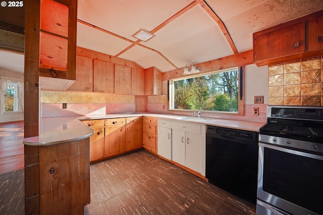 kitchen with sink, gas stove, tasteful backsplash, vaulted ceiling, and dishwasher