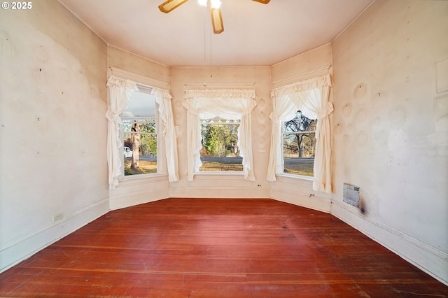 unfurnished room with dark wood-type flooring and ceiling fan