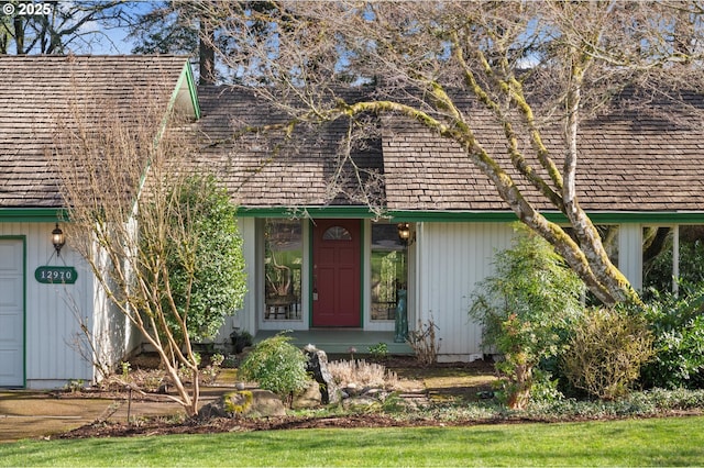 view of front facade with a garage