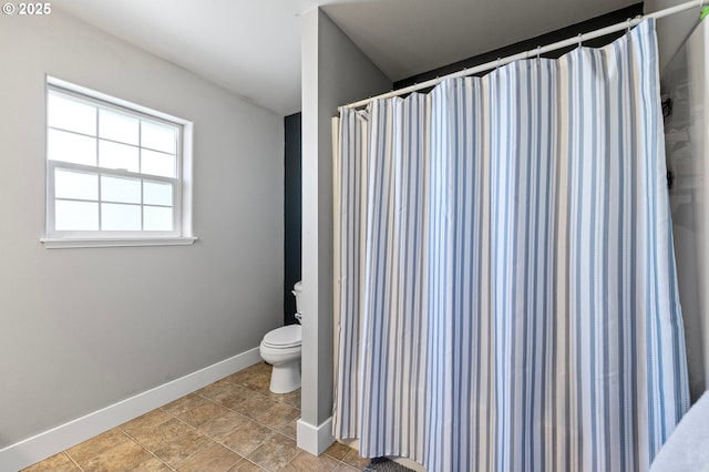 3647 Lodenquai Ln, Eugene, OR 97404 - full bathroom featuring baseboards, toilet, and a shower with shower curtain