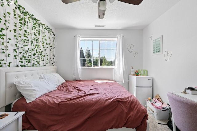 3647 Lodenquai Ln, Eugene, OR 97404 - bedroom with fridge, a textured ceiling, and a ceiling fan