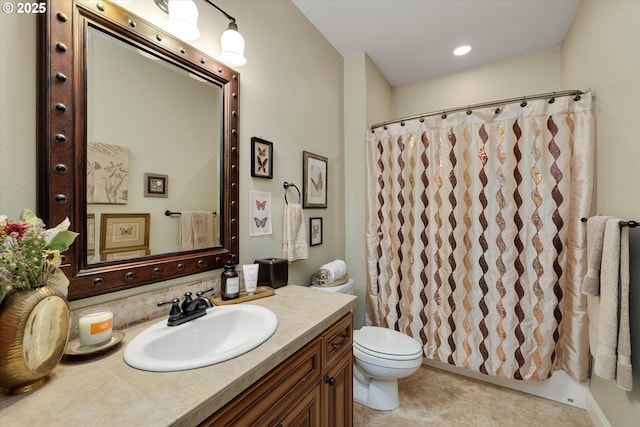 full bathroom with toilet, vanity, and curtained shower