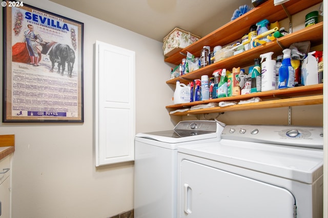 washroom with washer and clothes dryer