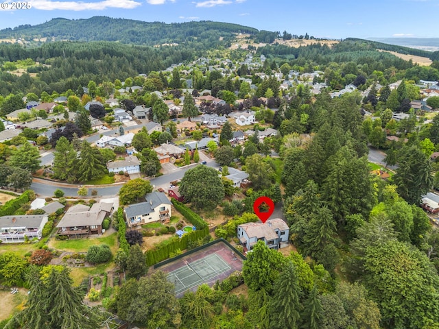 birds eye view of property featuring a residential view and a forest view