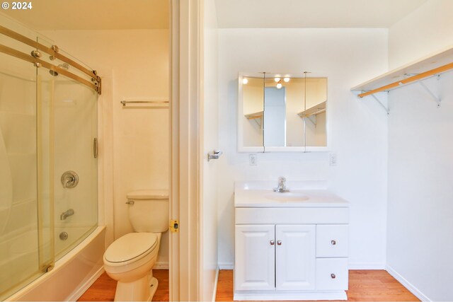 unfurnished room featuring hardwood / wood-style floors and ceiling fan