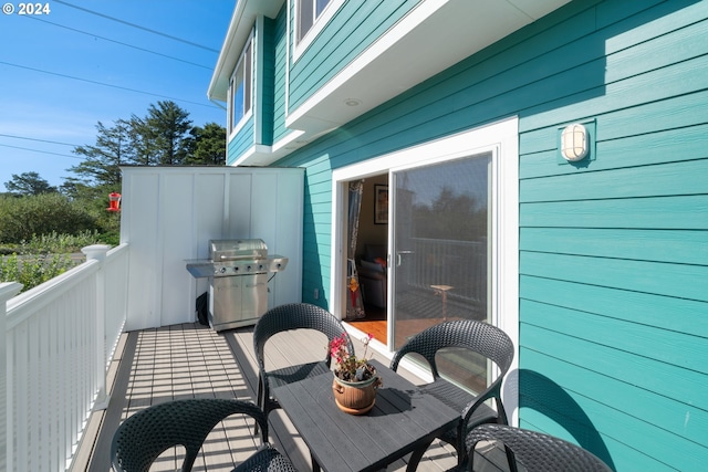 balcony featuring a grill