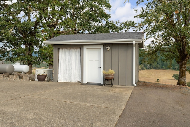 view of outbuilding