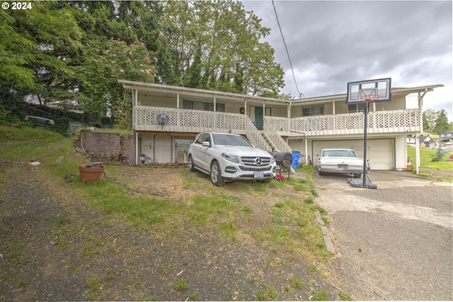 view of front facade featuring a garage