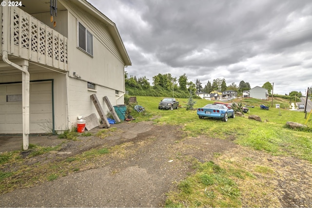 view of yard with a garage