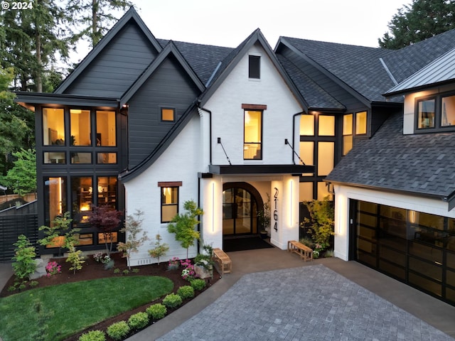 view of front of house featuring a garage and a front yard