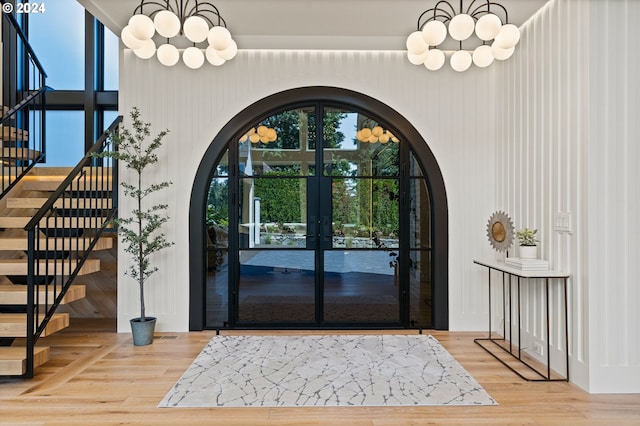 foyer featuring an inviting chandelier and hardwood / wood-style floors