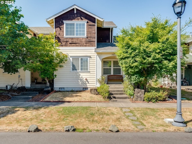 view of front of property featuring a front yard