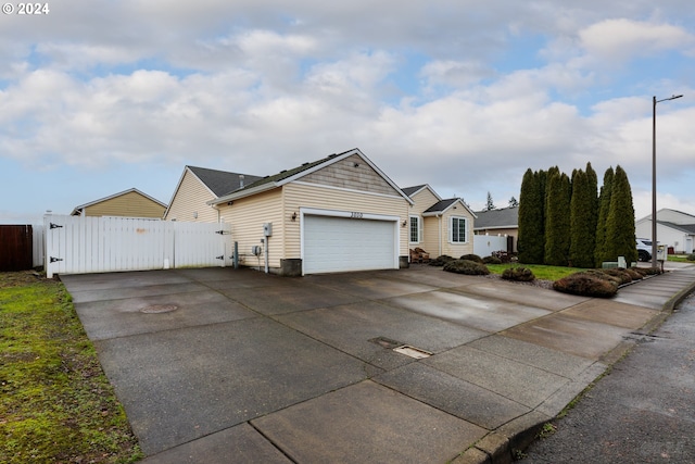 view of front facade featuring a garage