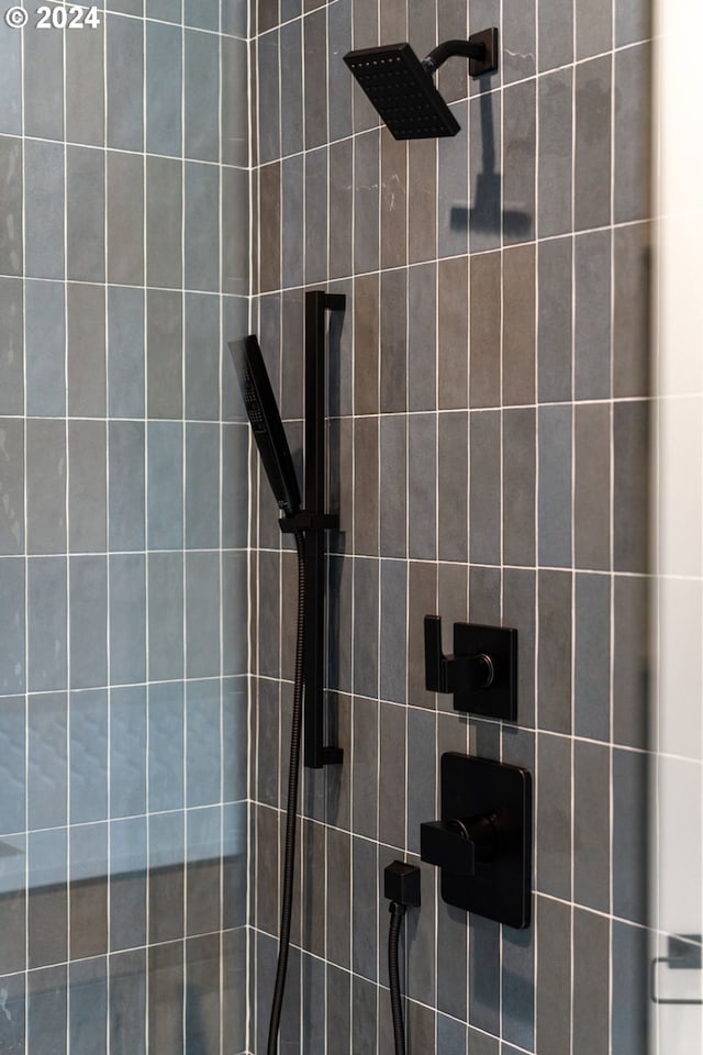 interior details with a tile shower