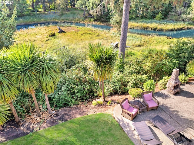 view of yard featuring a patio area