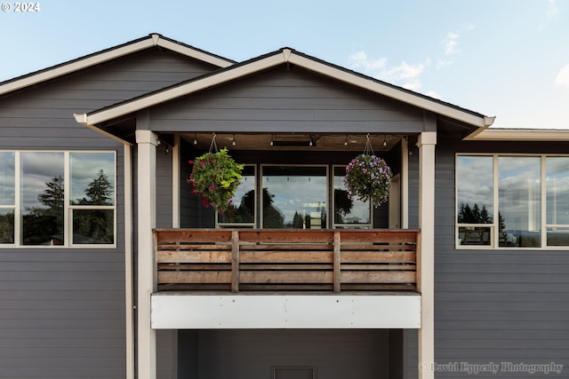 view of front facade with a balcony