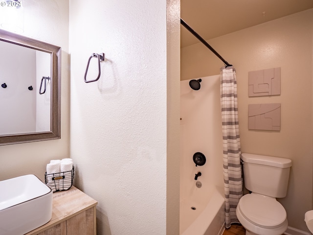 full bathroom featuring toilet, shower / tub combo, and sink