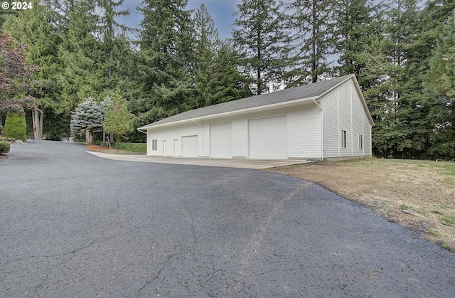 view of detached garage