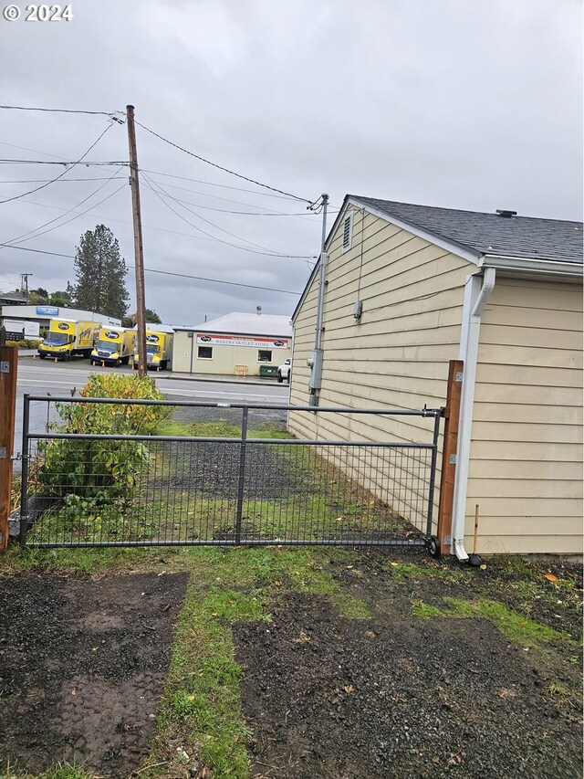 170 NE Exchange Ave, Roseburg, OR 97470 - view of yard featuring fence