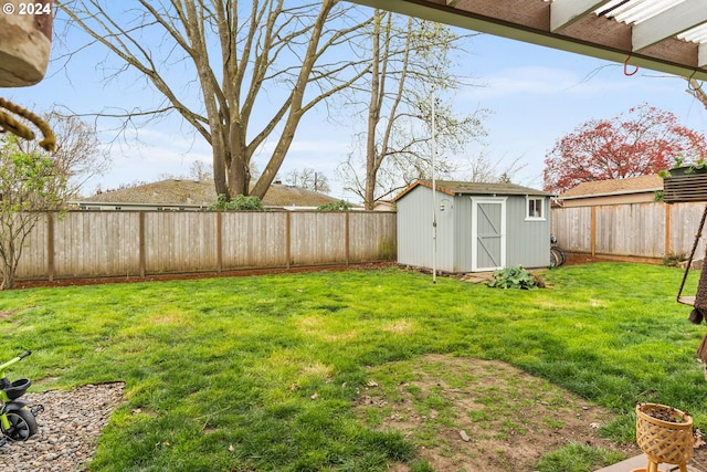 view of yard featuring a storage shed