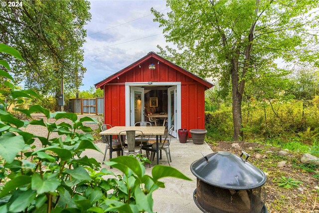 view of outbuilding