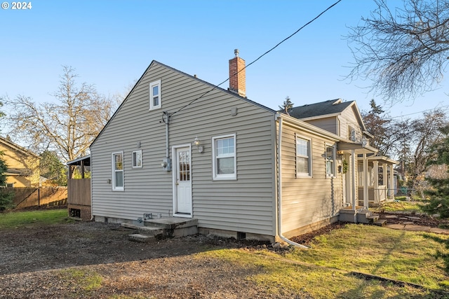 back of house featuring a yard