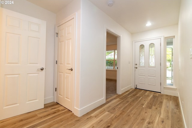9 Waterford Downs, Florence, OR 97439 - foyer entrance featuring light wood finished floors, baseboards, and recessed lighting