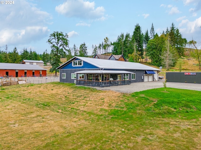 back of house featuring a lawn