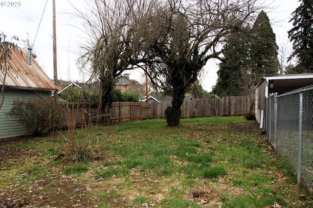 view of yard featuring a fenced backyard