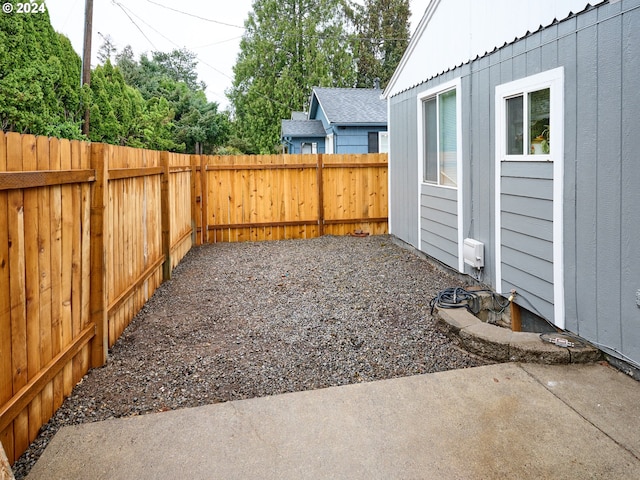 view of yard featuring a patio area