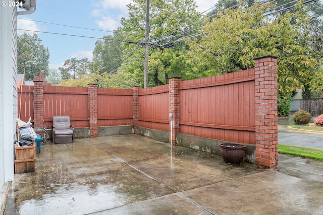 2405 Maple St, Longview, WA 98632 - view of patio / terrace featuring a fenced backyard