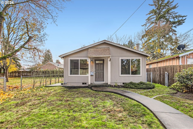 bungalow-style house with a front yard