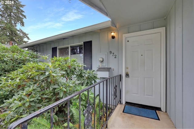 entrance to property with a balcony