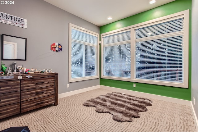 13829 SE Claremont St, Happy Valley, OR 97086 - living area featuring baseboards and recessed lighting