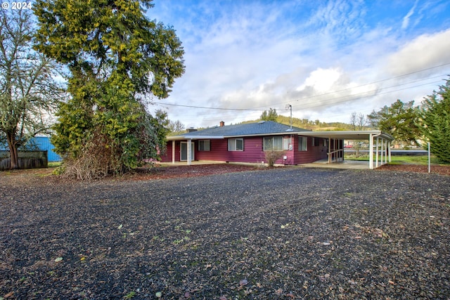 single story home with a carport