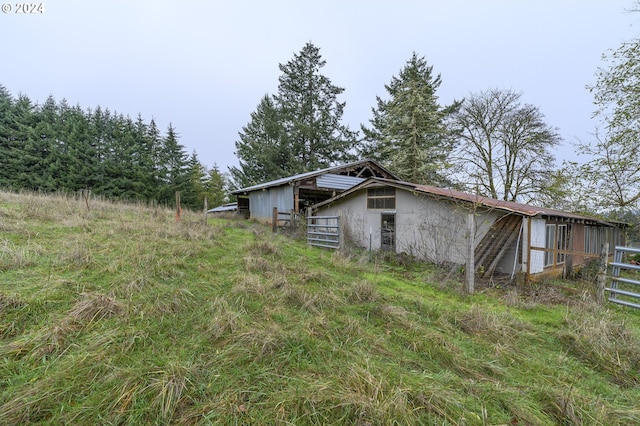 view of side of property featuring an outdoor structure