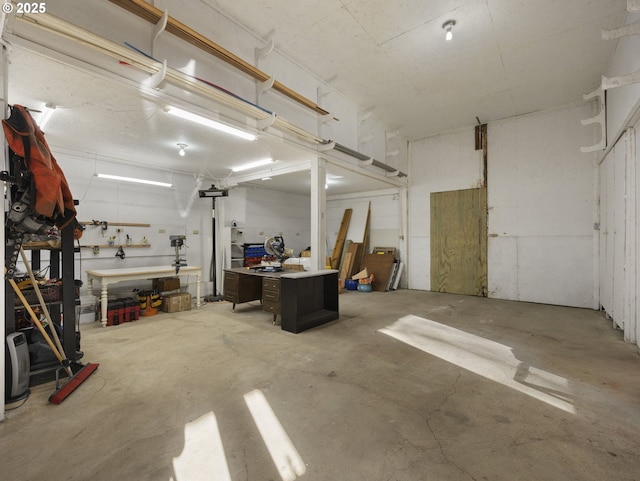 20480 E Lolo Pass Rd, Rhododendron, OR 97049 - garage with a workshop area