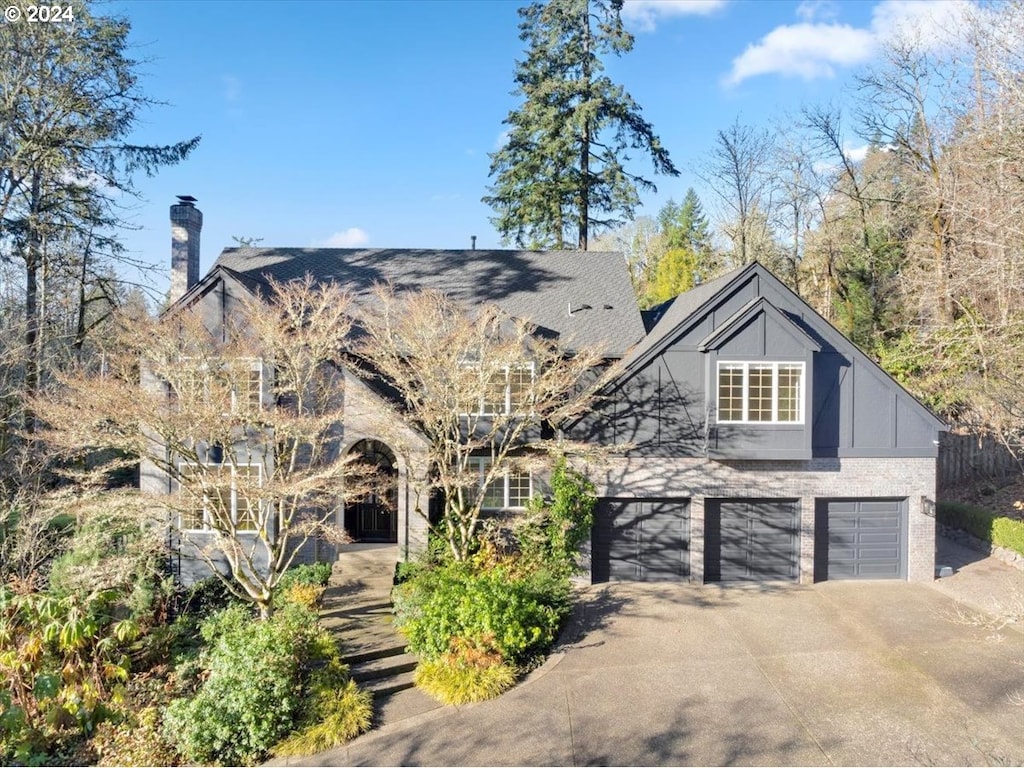 view of front of house featuring a garage