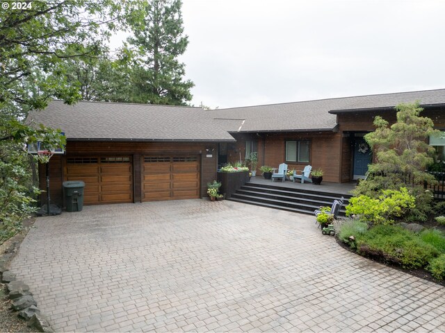 view of front of property featuring a garage