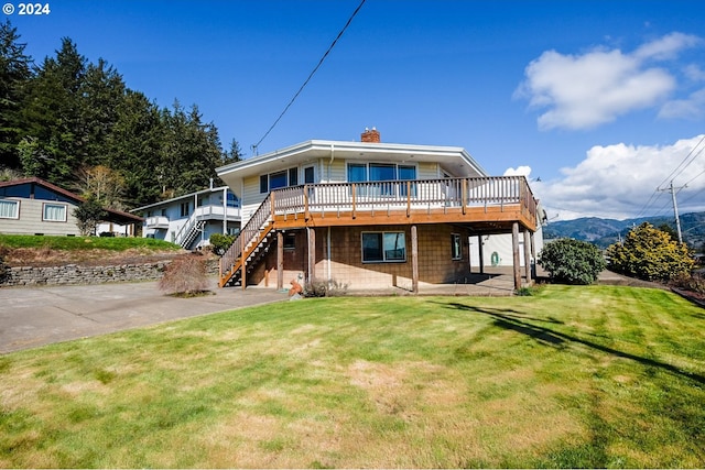 view of front of house featuring a patio, a front yard, and a deck