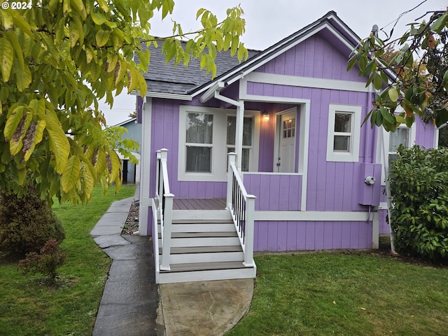 bungalow-style home featuring a front yard