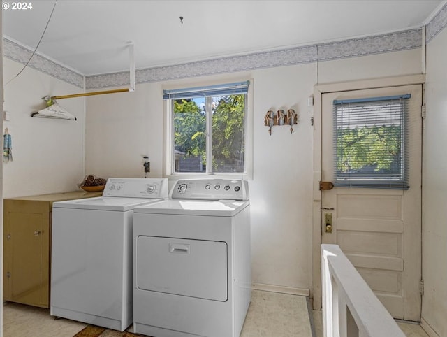 washroom featuring washing machine and clothes dryer