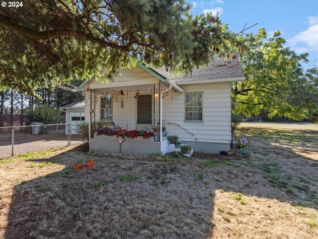 bungalow with ceiling fan